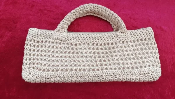 Bolso de ganchillo forrado de color beige de la marca de moda Tierra de Tartessos