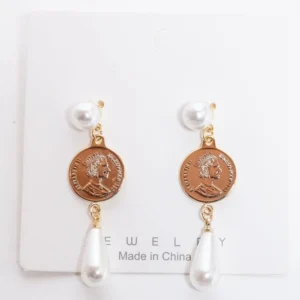 Elegantes pendientes colgantes de aleación y perlas de imitación
