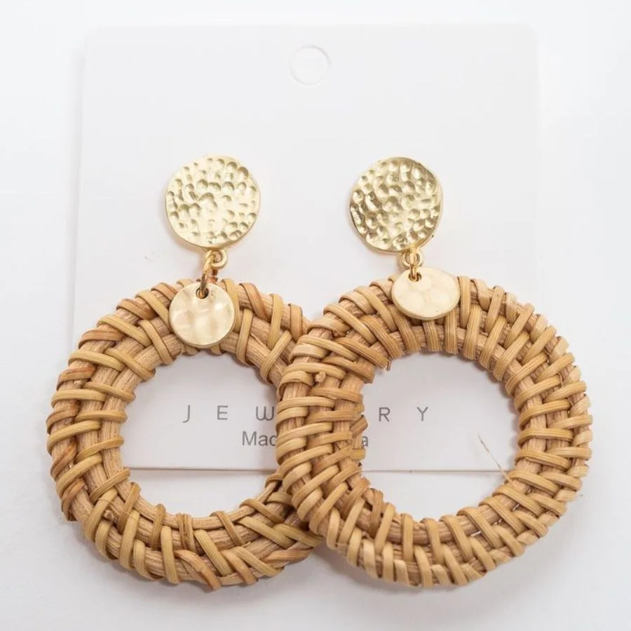 Pendientes en círculo de tejido y metal elegantes - Imagen 2